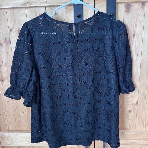 Black lace button back blouse size medium - Picture 2 of 3